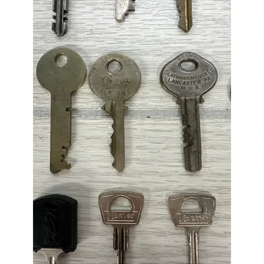 Vintage Set of 21 Unique Key Collectibles *See Description‎ for Details*